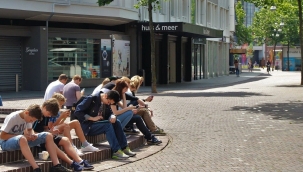 BİTİK ERKEKLER: TEKNOMEDYATİK DÜNYADA GENÇLİĞİN DURUMU VE GÖREVLERİMİZ