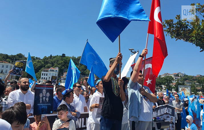 Çin'in İstanbul Başkonsolosluğu önünde Urumçi Katliamını anma etkinliği
