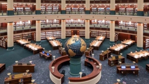 Raflarda yerini alan kitaplar