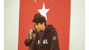 Serkan Kağan ÜNALAN Yazdı: SIRADAN VE SÜRÜDEN UZAK