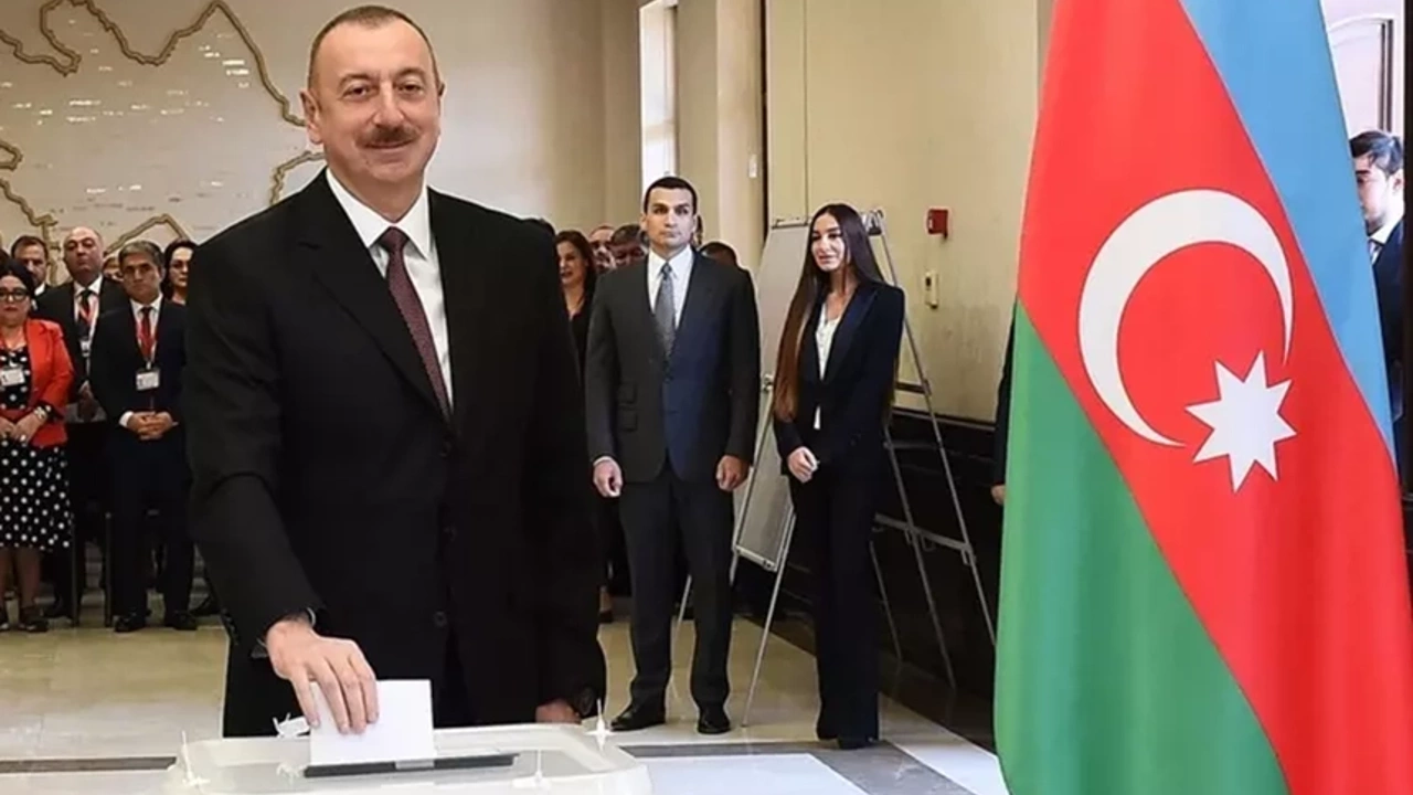 "Muzaffer Halkın Muzaffer Lideri" Aliyev İktidarda