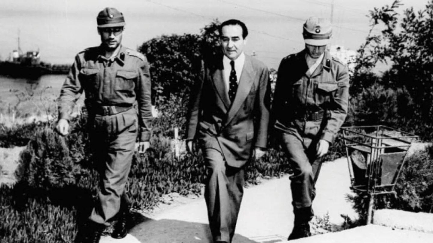 27 MAYIS DARBESİ VE BARBARLARI BEKLERKEN