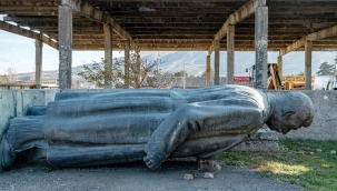 STALİN'İN HAYALETİ