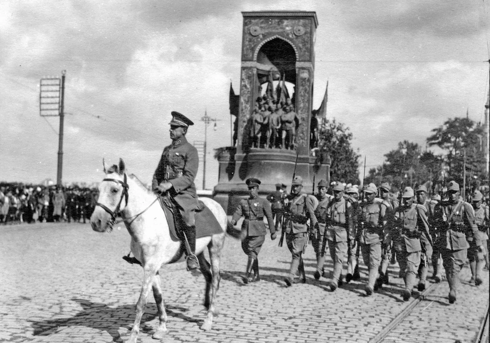 İstanbul'un İngiliz işgalinden kurtuluşunun 101. Yılı