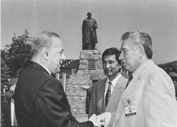 Heydər Əliyevin ədəbiyyat siyasəti