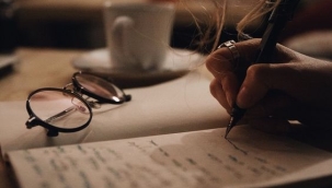 KALEME KAĞIDA SARILMAK