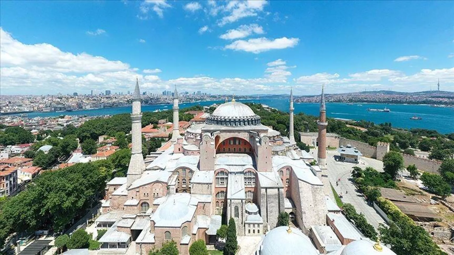 Ayasofya'nın gizli tünelleri, delhizleri ve üç odalı yer altı mezarı ziyarete açılacak