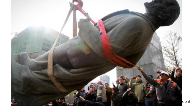 "Gerçek ortaya çıkınca heykelleri yıkılacak..."