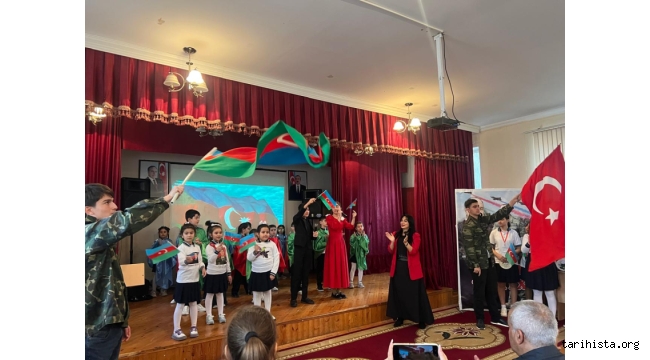 Azerbaycan Zafer Bayramı Bakü'de 225 No'lu Telman Abbasov Ortaokulu'nda Kutlandı