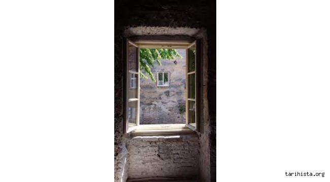 HAKAN ÖZŞANLI yazdı:KÜLLENEN PENCERELER