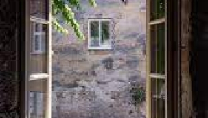 HAKAN ÖZŞANLI yazdı:KÜLLENEN PENCERELER