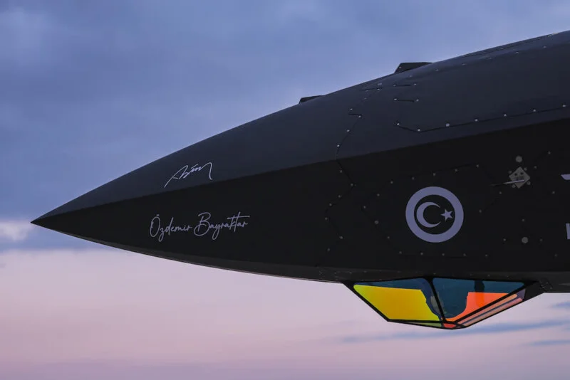 KIZILELMA Jet Motorlu Hedefe Hava-Hava Füzesi Attı