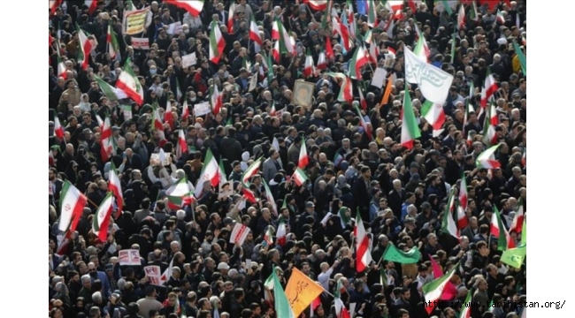 İran'da Demokrasi Mümkün Mü?