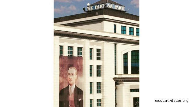 AKPARTİ Genel Merkezi'ne ilk kez Atatürk posteri asıldı