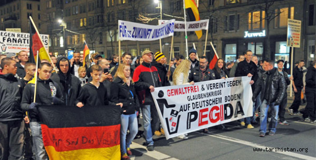 Almanya'da Müslüman-ırkçı çatışması endişesi