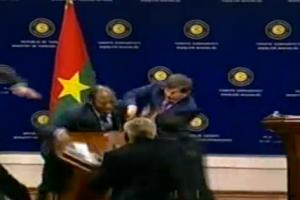 Flaş! Dışişleri Bakanı bayıldı