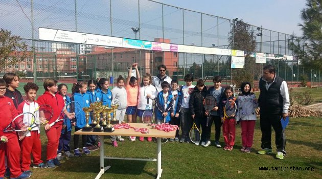 Manisa Okul Sporları Tenis Turnuvası Sona Erdi
