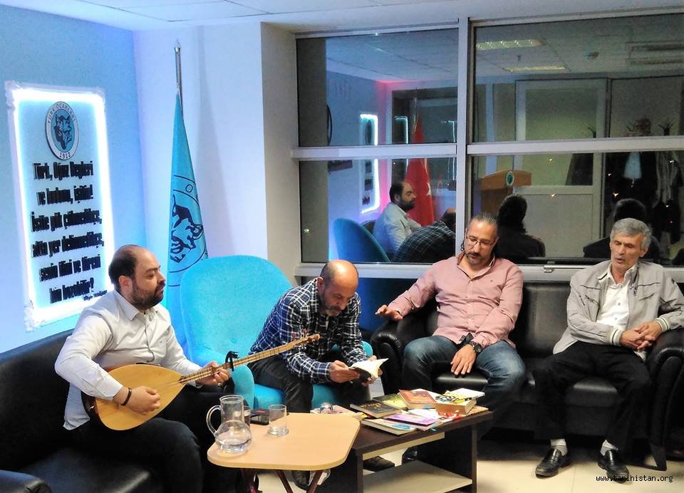 Manisa Şehzadeler Türk Ocağında "Biraz Müzik Biraz Şiir" Adlı Kültür Sanat Programı Düzenlendi.