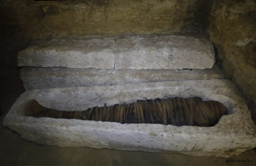 Mısır'da Binlerce Hizmetçisiyle Birlikte Gömülmüş Antik Mısır Rahiplerine Ait Mezarlar Bulundu!