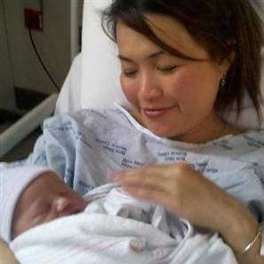 Odada doğum yapan otel yöneticisi kovuldu