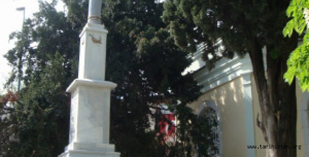 Osmanlıya hakaret içeren anıt kaldırıldı