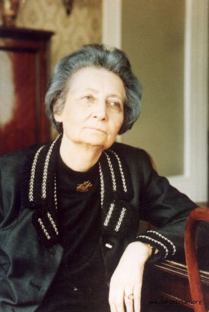 Sâmiha Ayverdi - Hayatı, Fikirleri, Eserleri (Doğum tarihi: 25 Kasım 1905, İstanbul Ölüm tarihi ve yeri: 22 Mart 1993, Fatih)