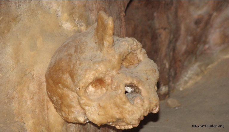 Selanik Yakınlarında Bir Mağarada Bulunan İnsan Kafatası Gerçekten 700 Bin Yıllık mı?
