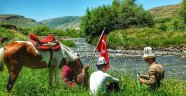 Ulupamir köyü sakinleri: Yeşil olmazsa at, at olmazsa Kırgız olmaz!