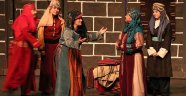 "Anadolu Kadınları Bir Bacıyan-ı Rum Hikayesi" tiyatro oyunu İzmir'de sahnelendi