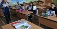 BULGARİSTAN'DA OKULLARDAKİ TÜRKÇE KİTAPLARI 27 YIL SONRA YENİLENDİ
