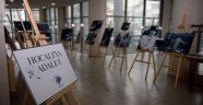 Hocalı Soykırımı'nı topladığı fotoğraflarla açtığı sergide belgeliyor