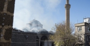 PKK'lı teröristler tarihi camiyi yaktı