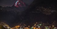 TÜRK BAYRAĞI İSVİÇRE ALPLERİ'NİN ZİRVESİNDE YANSITILDI