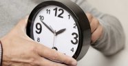 YAZ SAATİ UYGULAMASINA GEÇİLDİ! TÜRKİYE'DE SAATLER İLERİ ALINDI MI?