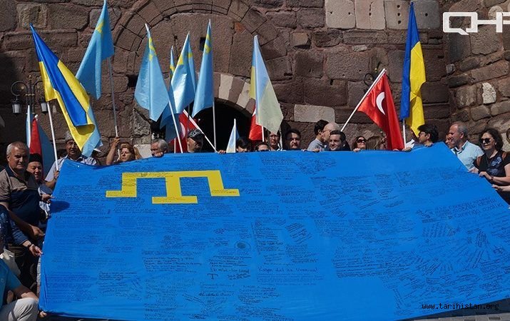 Ukrayna'nın Türkiye'deki diplomatik temsilciliklerinde Kırım Tatar bayrağı dalgalanacak