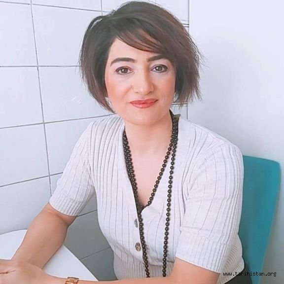 Ünlü medya yazarı ve gazeteci Şeyda Nasipli Azerbaycanlı talabelere seslendi